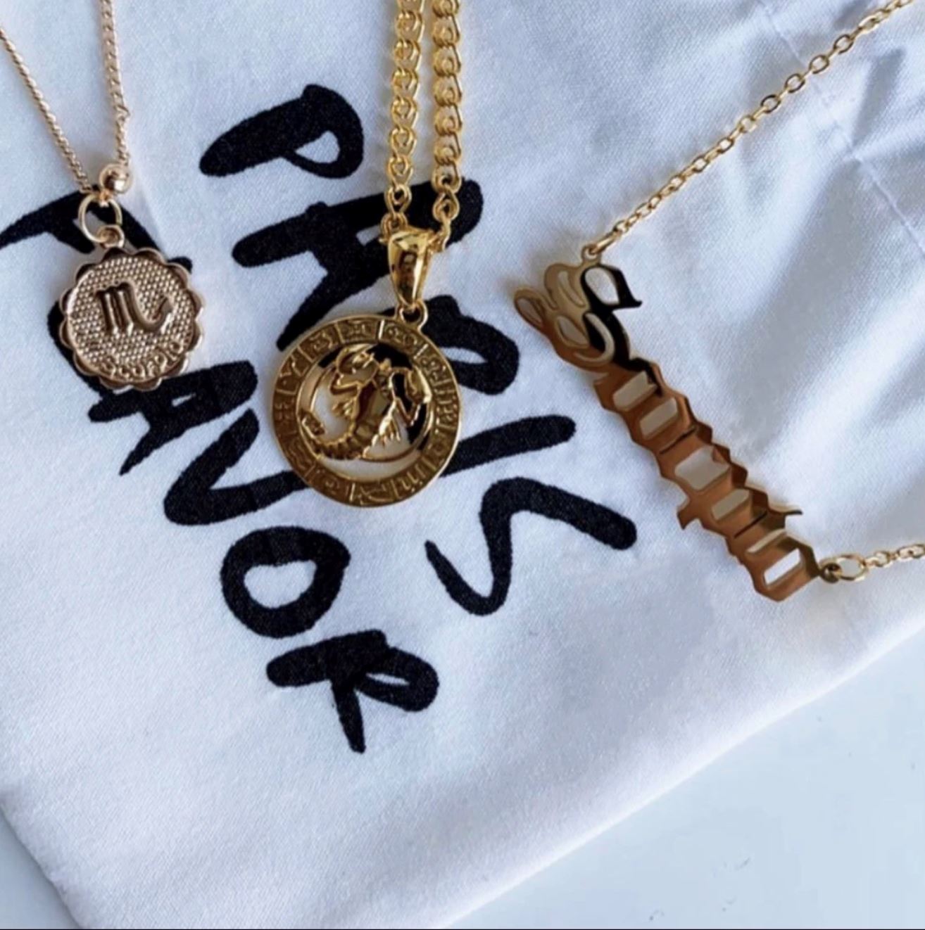 Collier Zodiac Old English